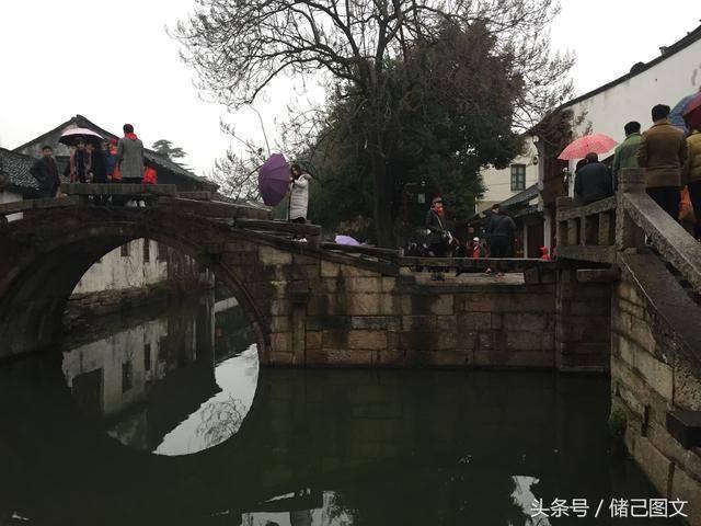 54岁陈浩民与佘诗曼昔日情史揭秘，花心传闻令女方斩断4年情！